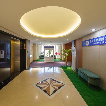Rich & Free Hotel - Fuzhong 富逸旅趣-板橋府中館 ไทเป ภายนอก รูปภาพ