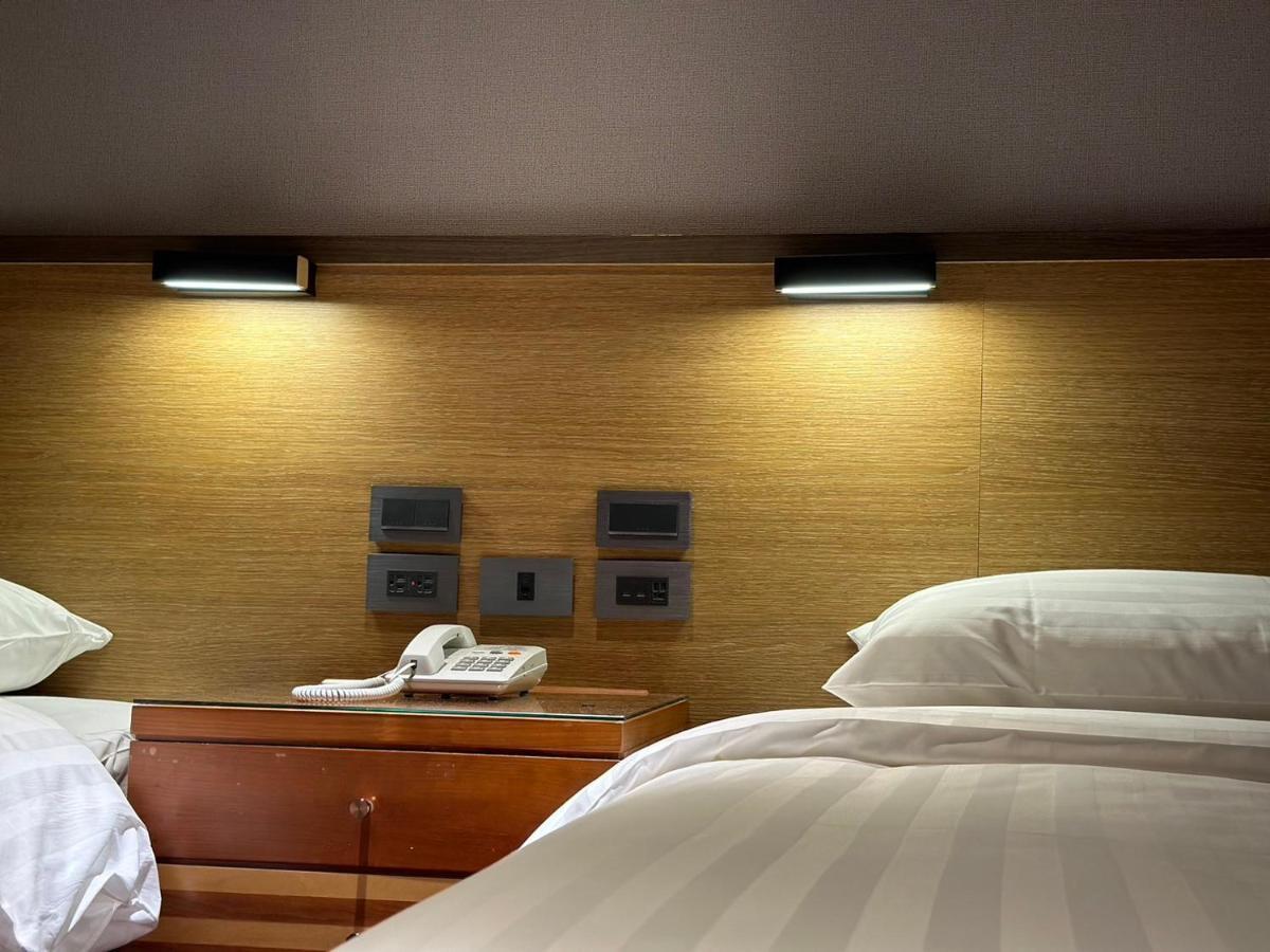 Rich & Free Hotel - Fuzhong 富逸旅趣-板橋府中館 ไทเป ภายนอก รูปภาพ