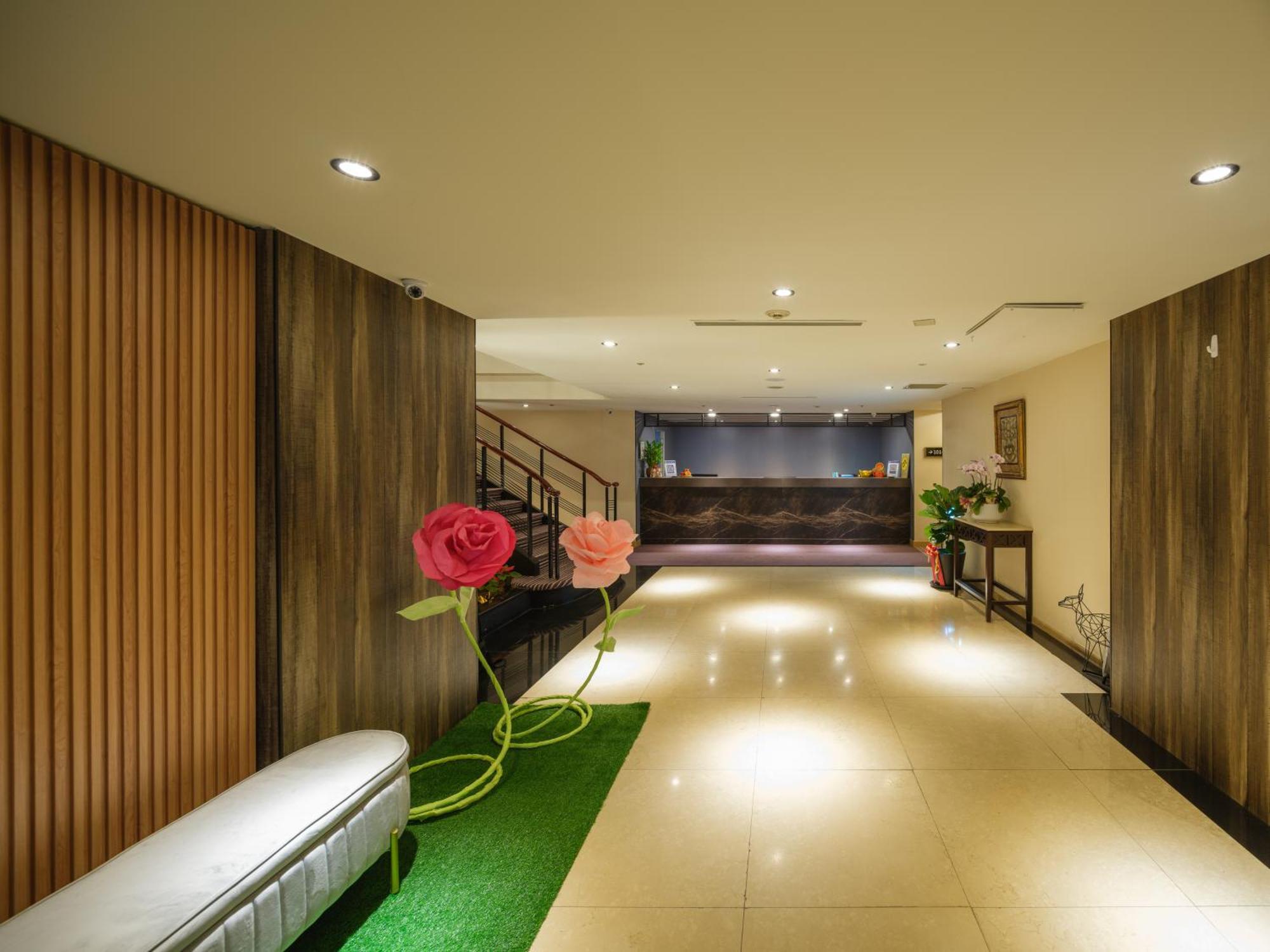 Rich & Free Hotel - Fuzhong 富逸旅趣-板橋府中館 ไทเป ภายนอก รูปภาพ