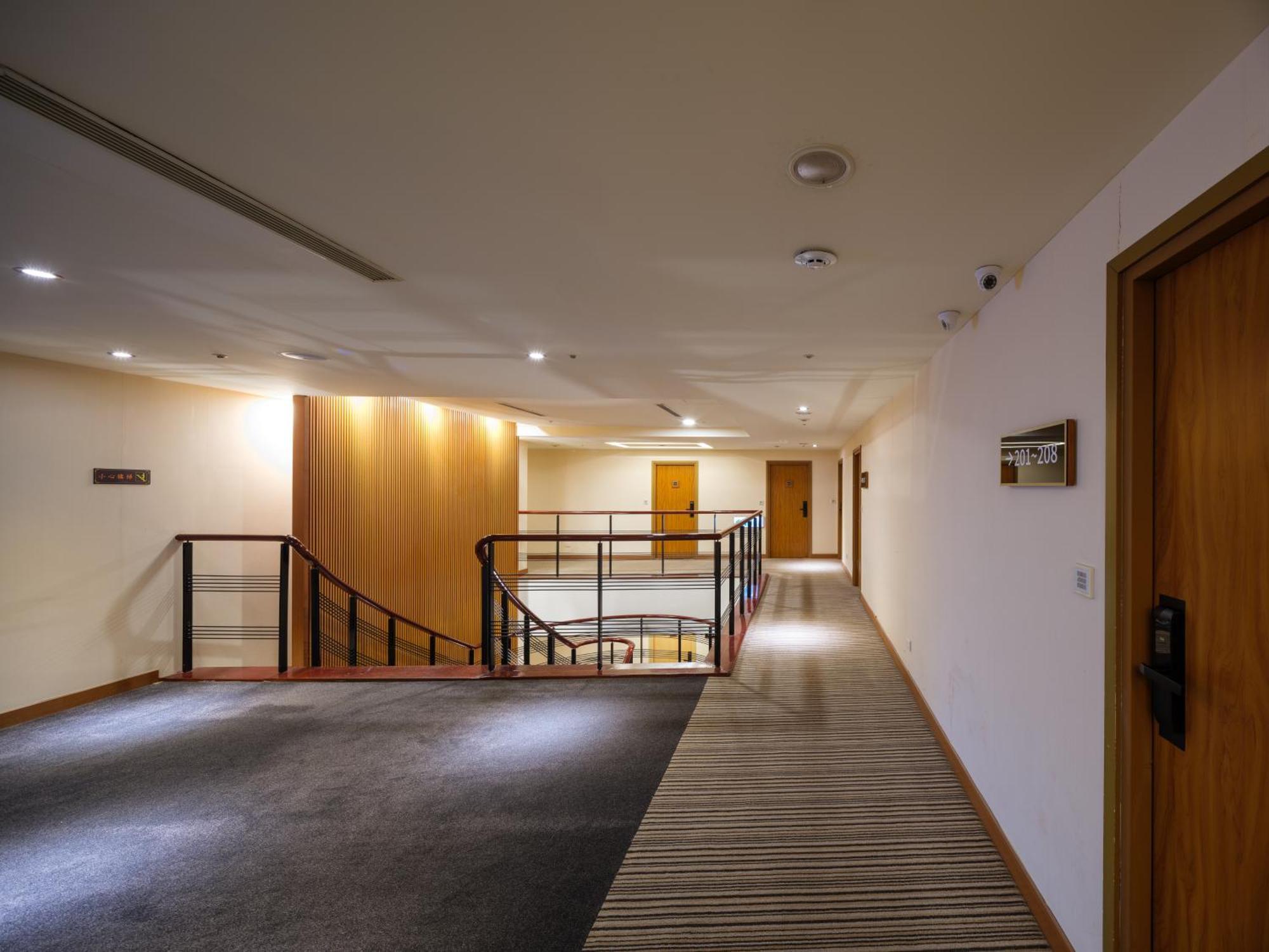 Rich & Free Hotel - Fuzhong 富逸旅趣-板橋府中館 ไทเป ภายนอก รูปภาพ