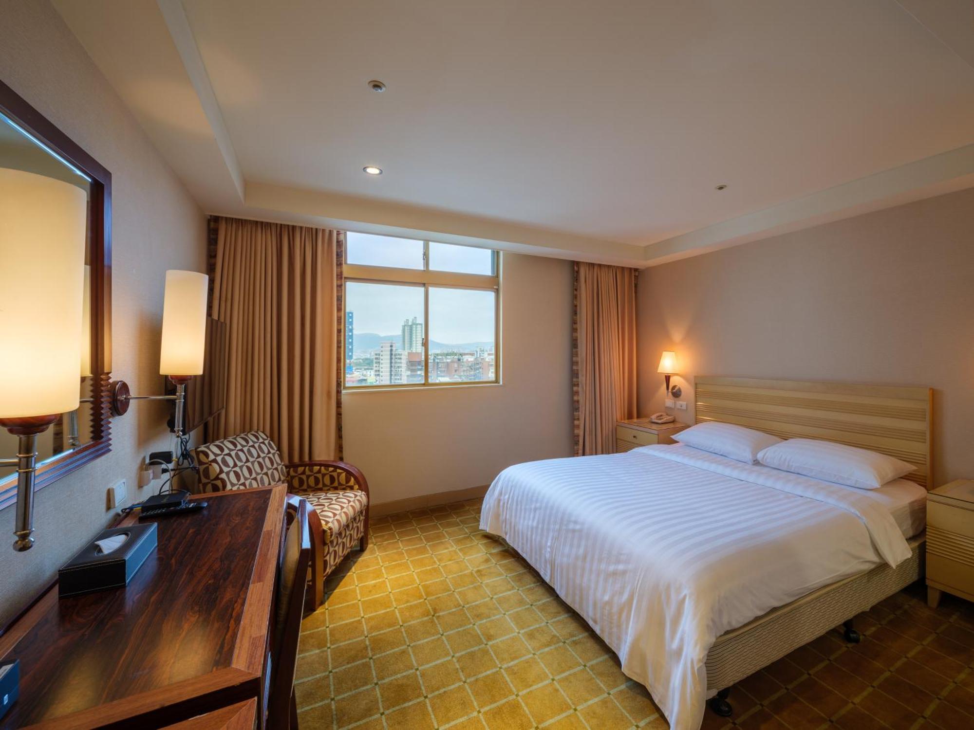 Rich & Free Hotel - Fuzhong 富逸旅趣-板橋府中館 ไทเป ภายนอก รูปภาพ